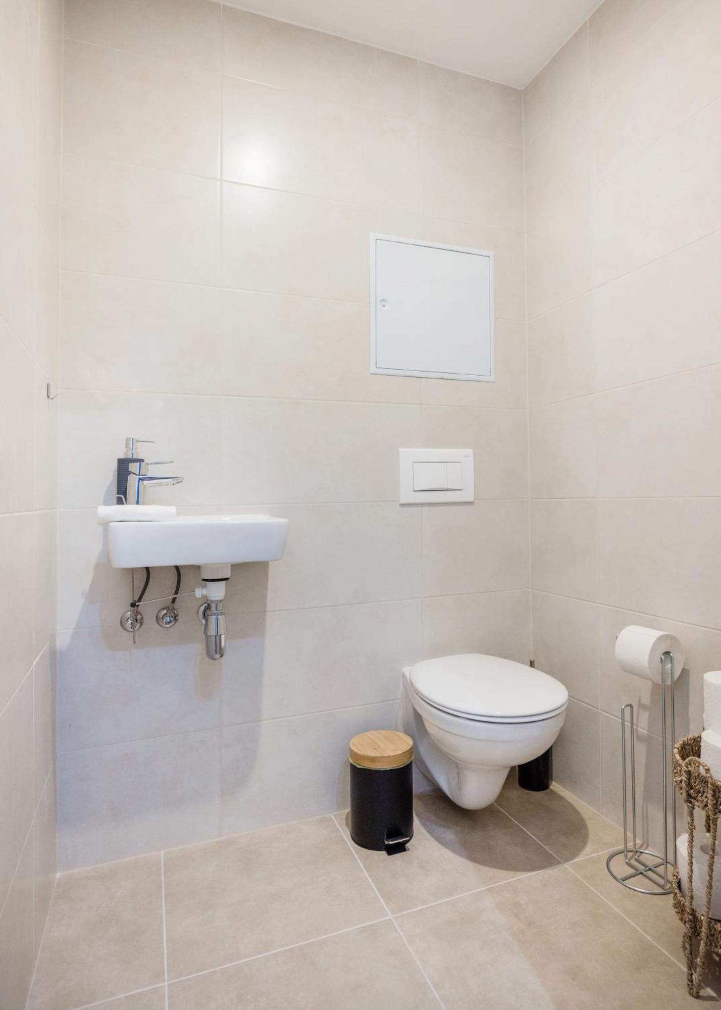 דירה Sleek With Balcony And Parking