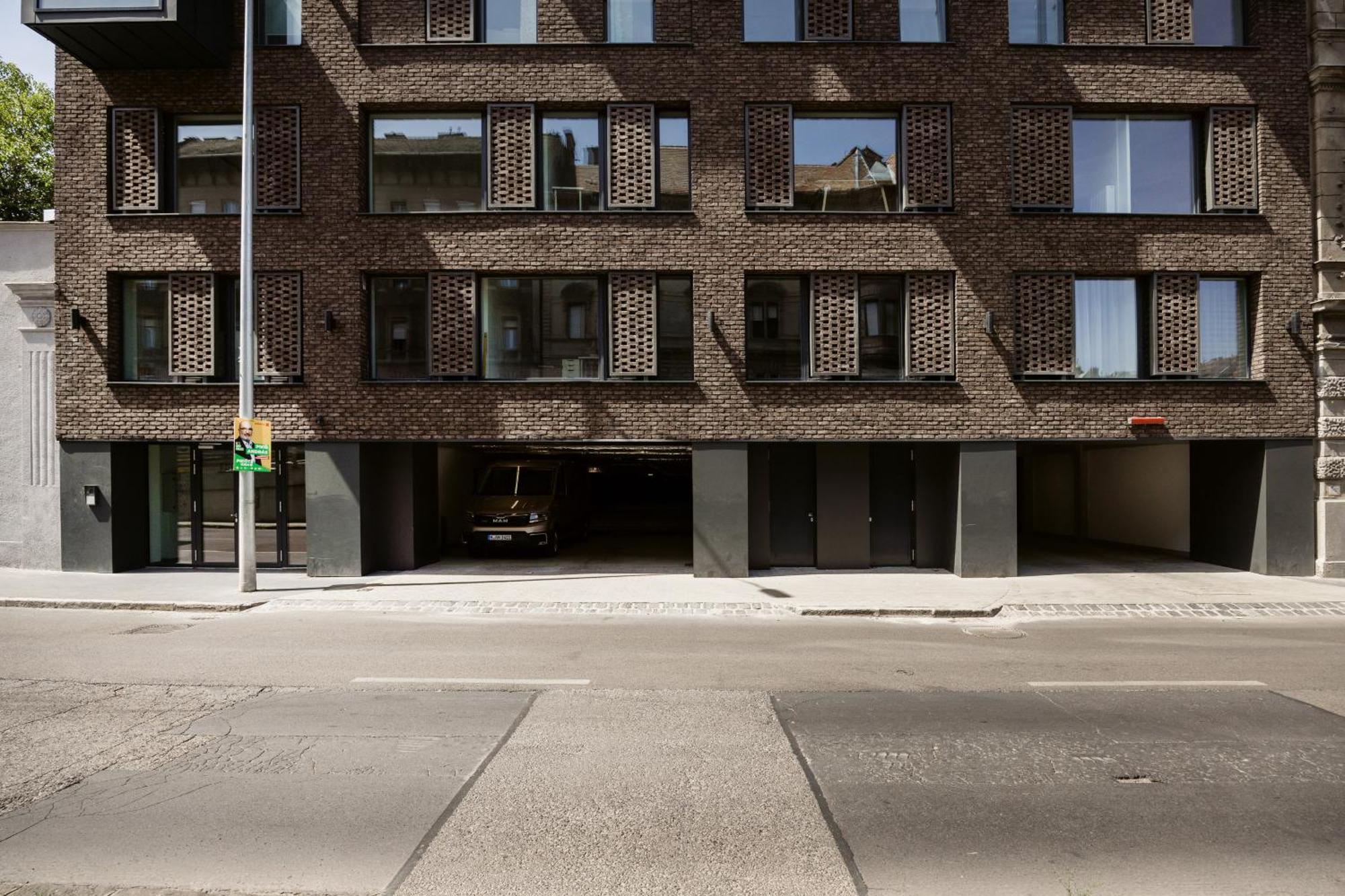 Sleek With Balcony And Parking