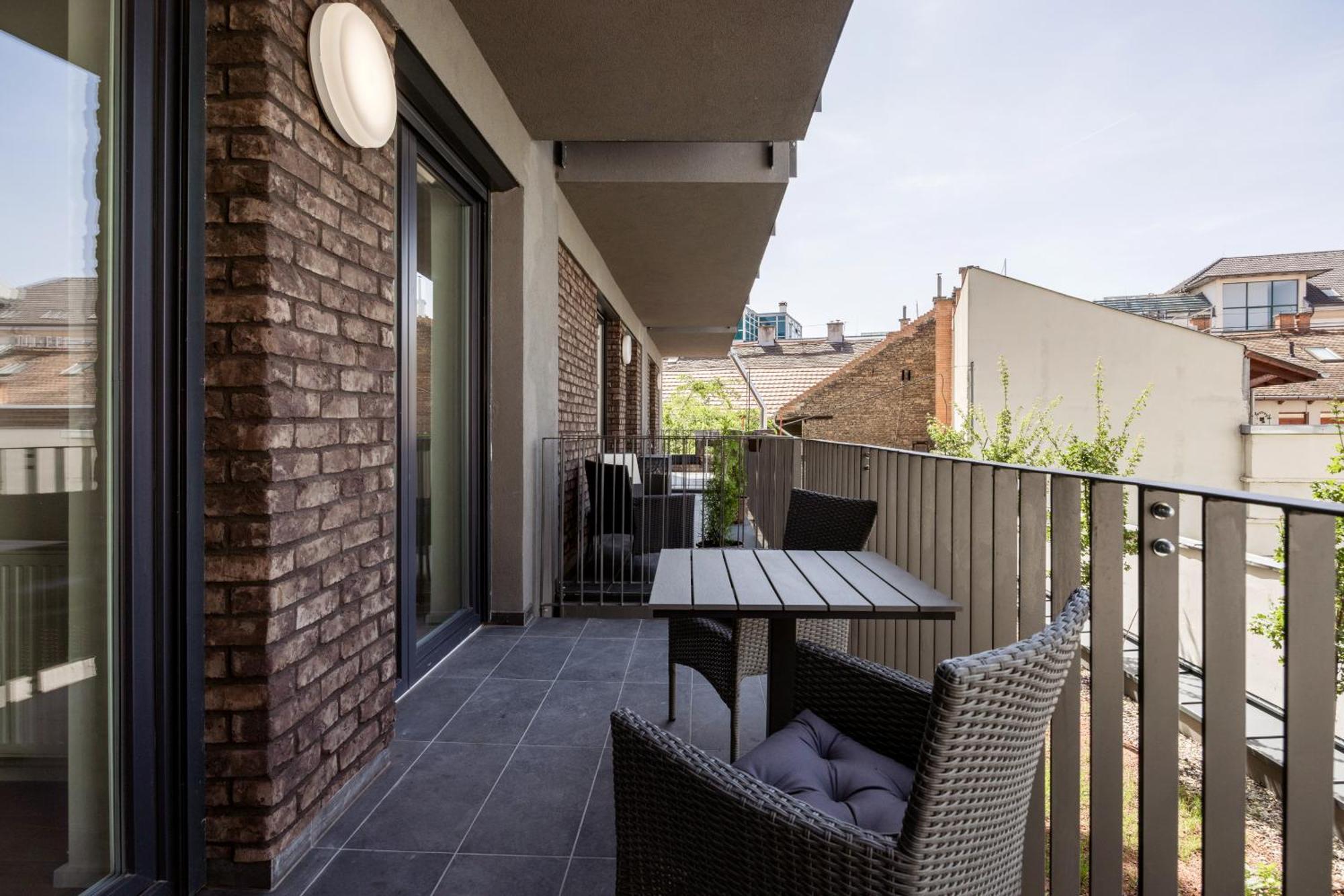דירה Sleek With Balcony And Parking בודפשט