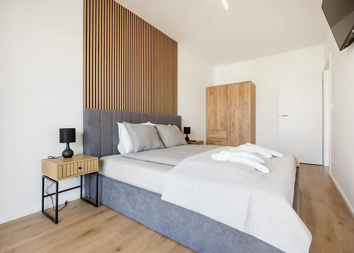 Sleek Apartment With Balcony And Parking