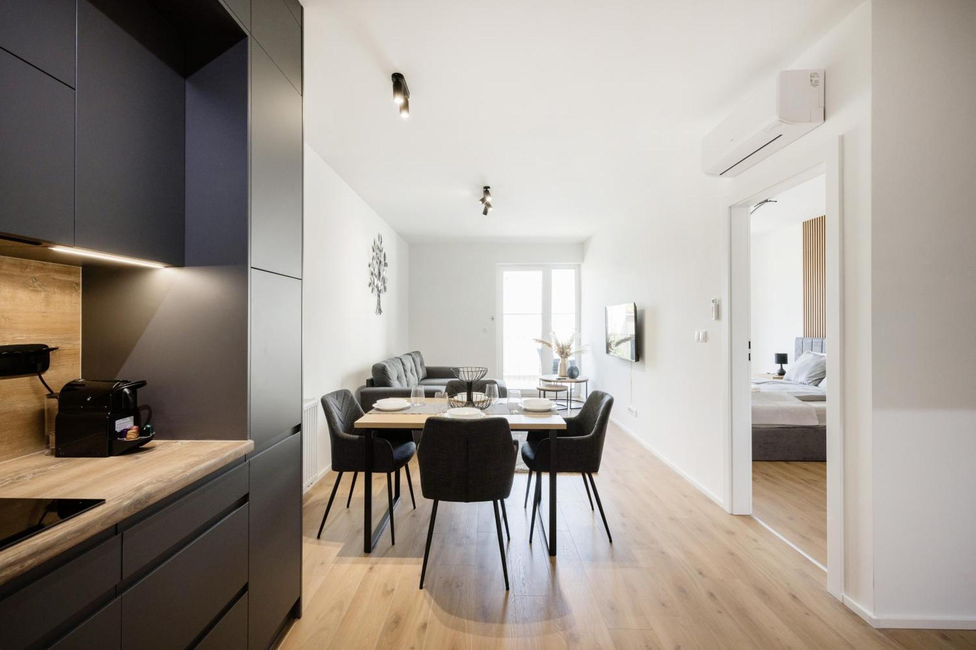 Sleek With Balcony And Parking Appartamento *