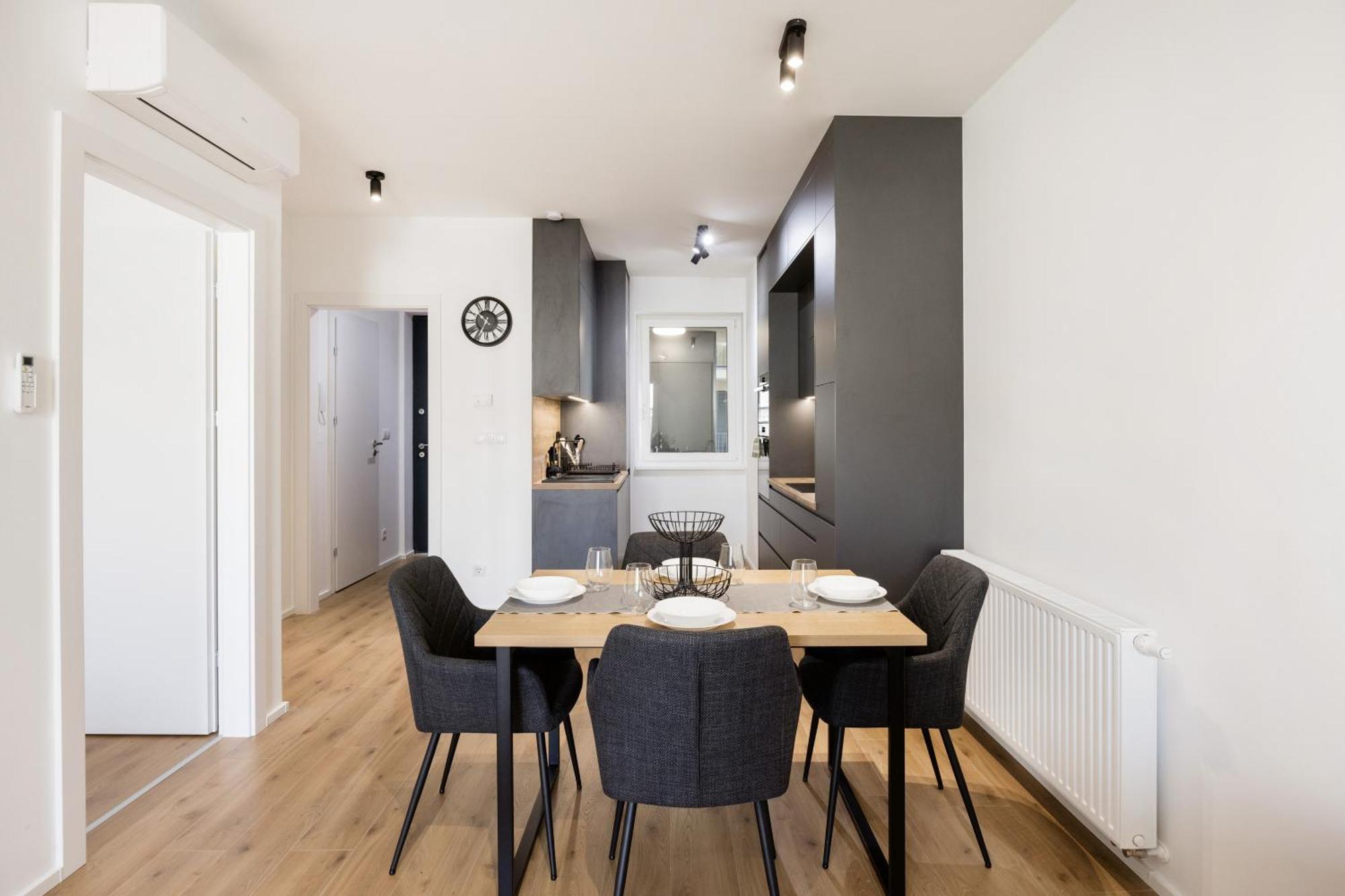 Sleek With Balcony And Parking Appartamento Budapest