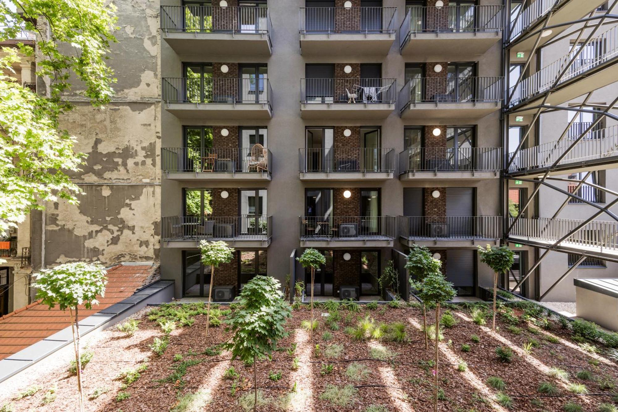 Sleek With Balcony And Parking Appartamento *
